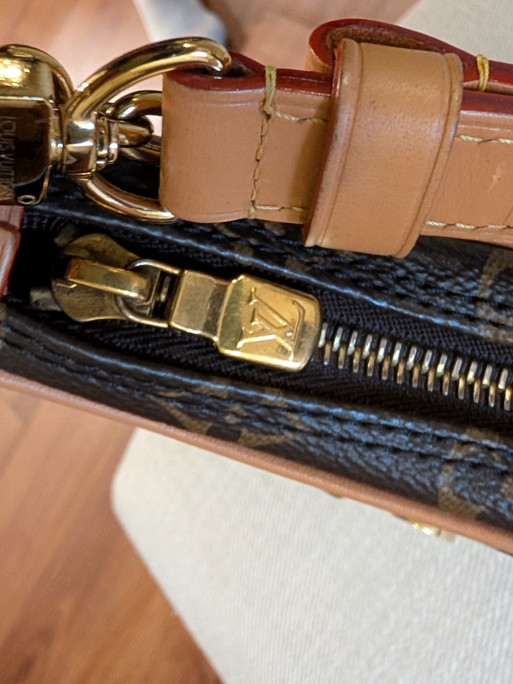 Louis Vuitton Monogram Loop Bag - Picture 3 of 17